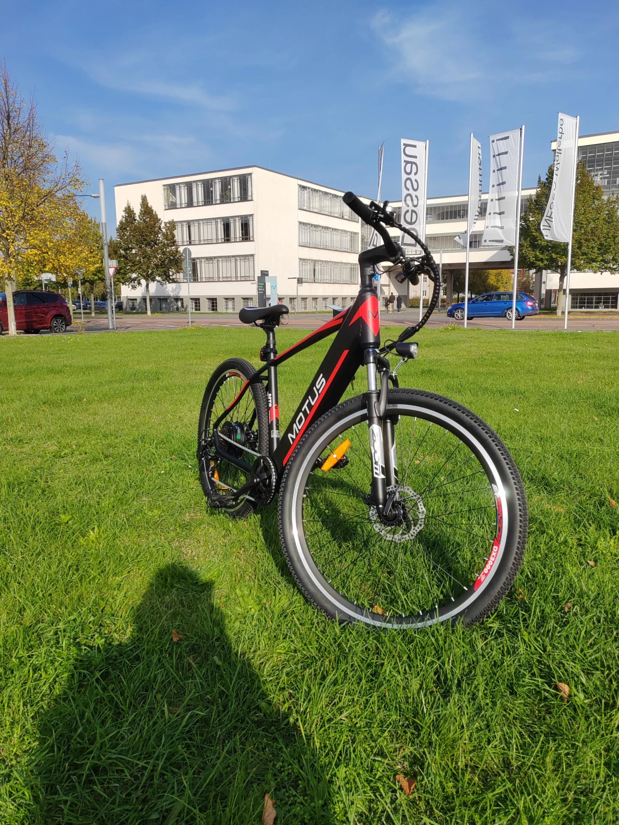 [EU Direct] MOTUS City Electric Bike Black-Red 36V 12.5Ah 250W BAFANG Motor 27.5Inch 50-65KM MAX Mileage 125KG Max Load Bicycle PVY Z20 PRO ENGWE P1 DUOTTS C29