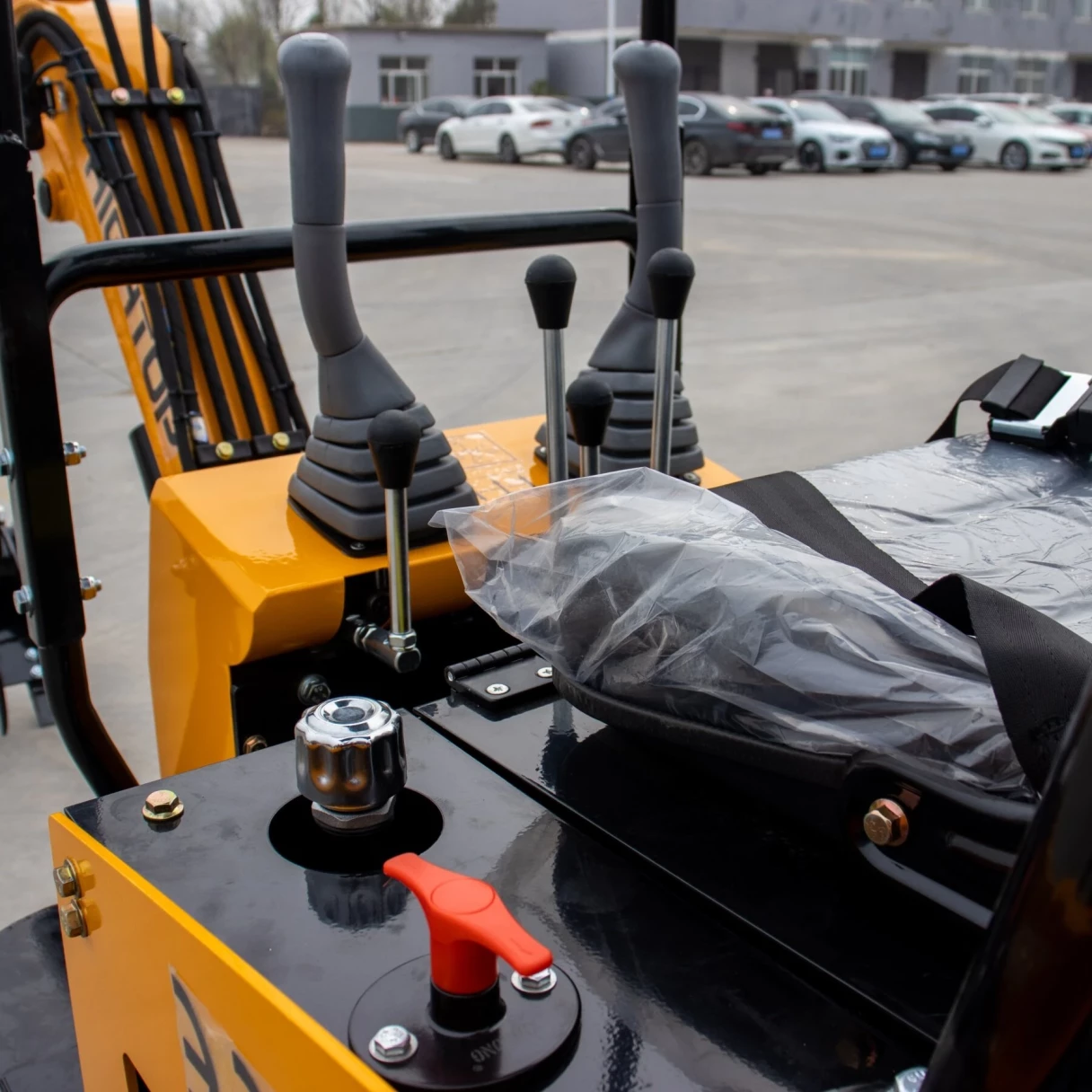 HT-10B Mini Excavator 1000kg Compact Design KOOP Engine 380mm Bucket