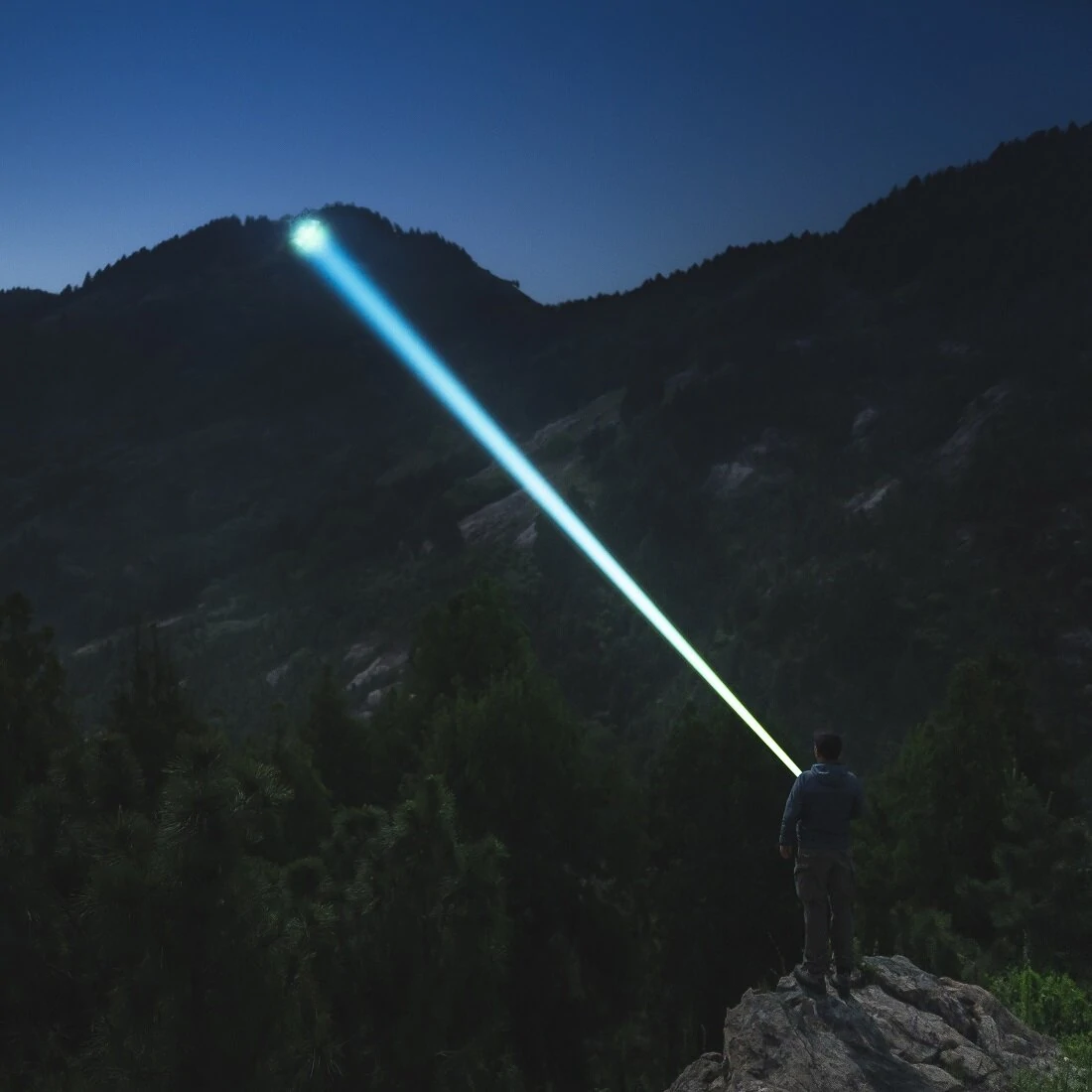Weltool W4 Pro 568lm 3394m Super Throw LEP Flashlight Long Distance Thrower Tactical Strong Spotlight Waterproof 21700 LEP Torch Search Light