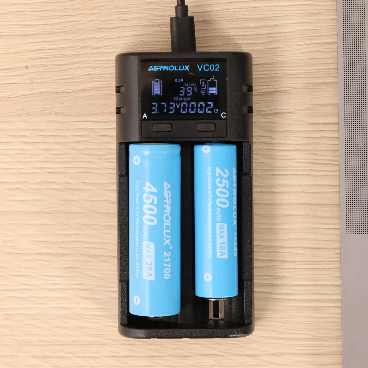 Astrolux® VC02 Intelligent 2-Slot LCD Battery Charger Type-C 2A Quick Charge Mix-charging of 1.2V Ni-MH/Ni-CD AA/ AAA/ AAAA 3.6V/ 3.7V Li-ion/ IMR/ INR/ ICR 14500/ 18650/ 21700/26650 Battery For Cells Flashlight RC Toys Home Tools