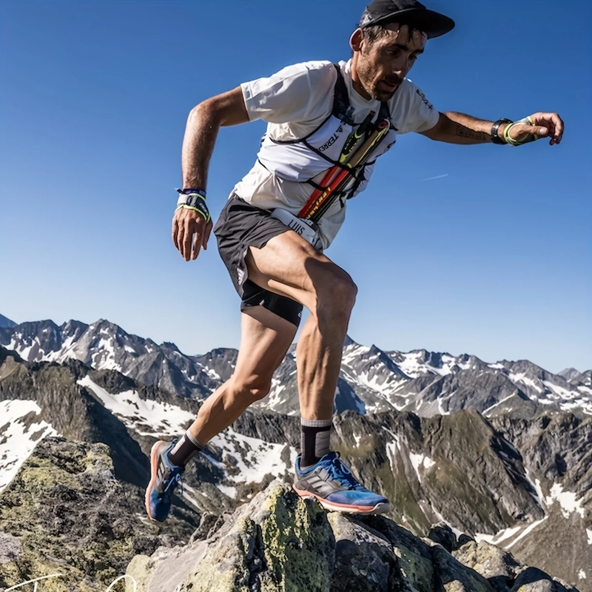 YUEDGE 5 Pairs Sports Casual Socks Elastic Thickened Winter Cotton Socks Sweat-absorbent Anti-odor Mid-calf Socks, Multi-color Combination Set of Men's Socks